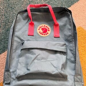 FJALLRAVEN Kanken Backpack Blue with Pink Straps